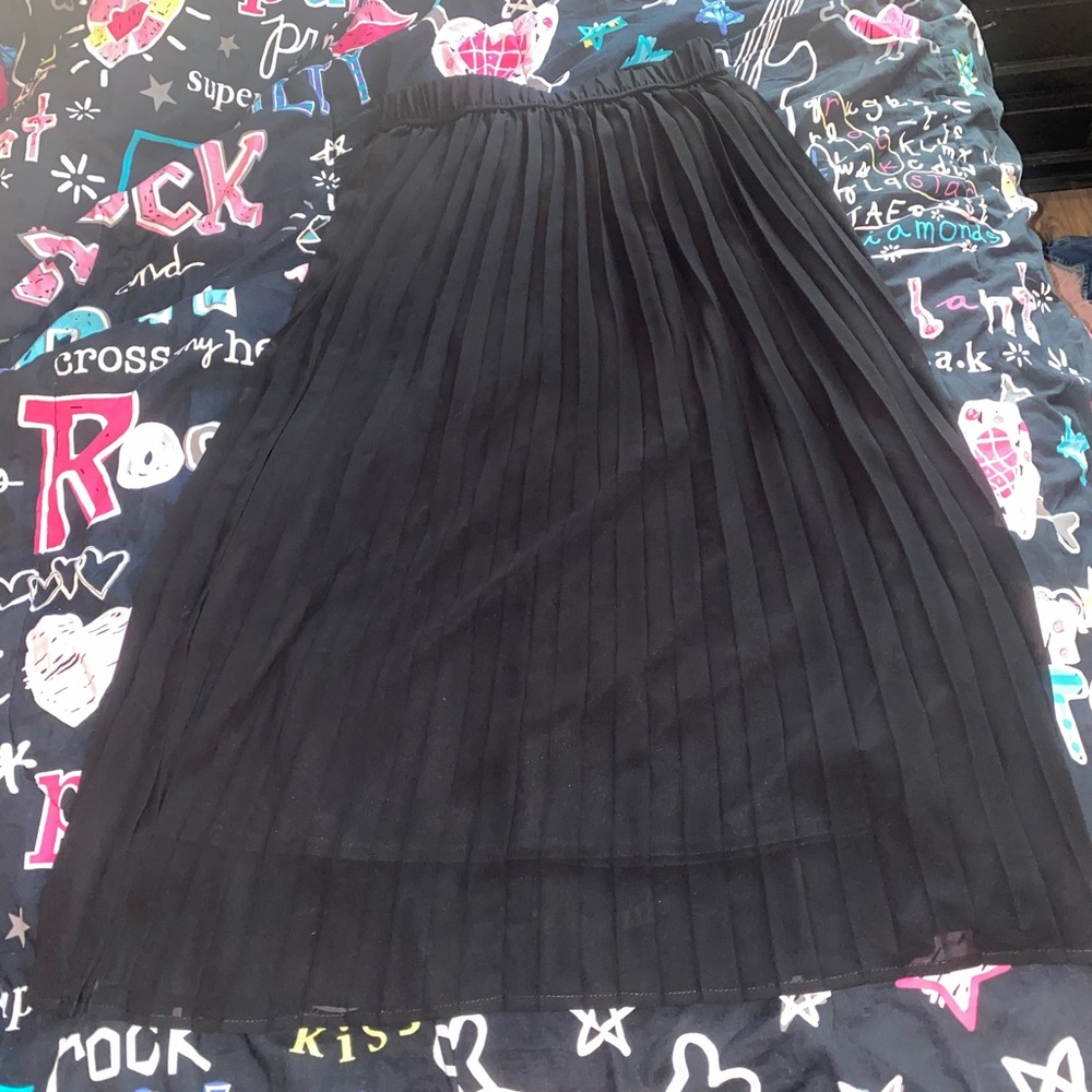 Elegant Black Pleated Skirt